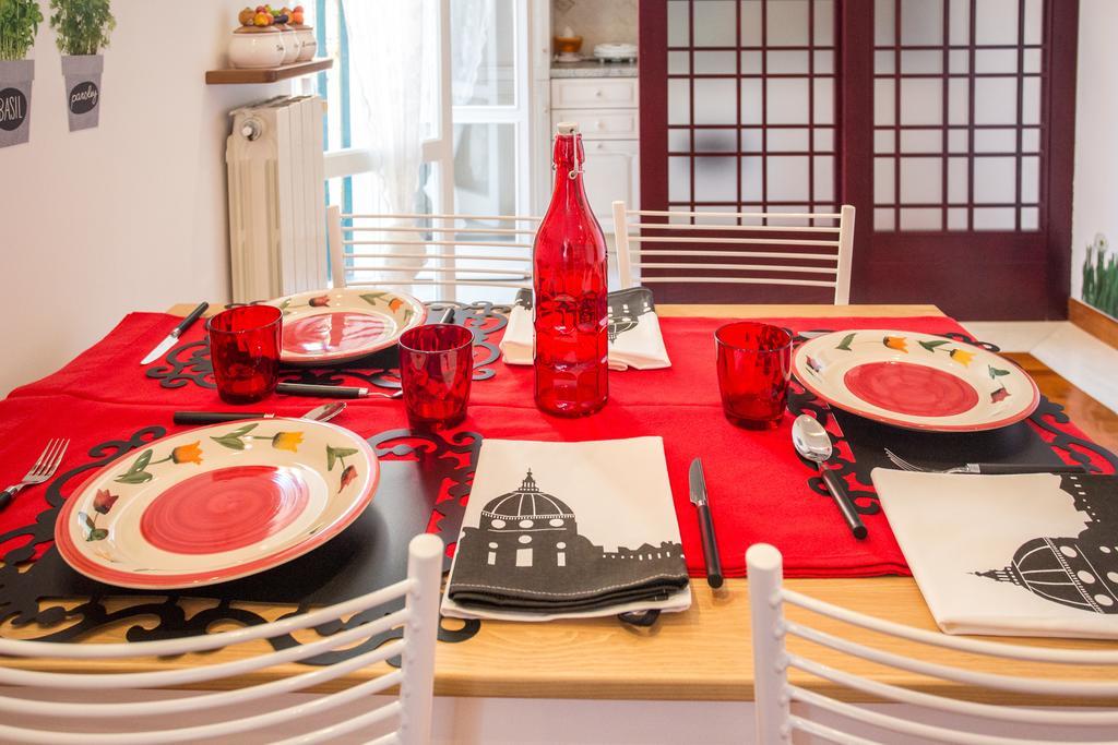 ローマアパルタメント ラ フィネーストラ スー サン ピエトロアパートメント 部屋 写真