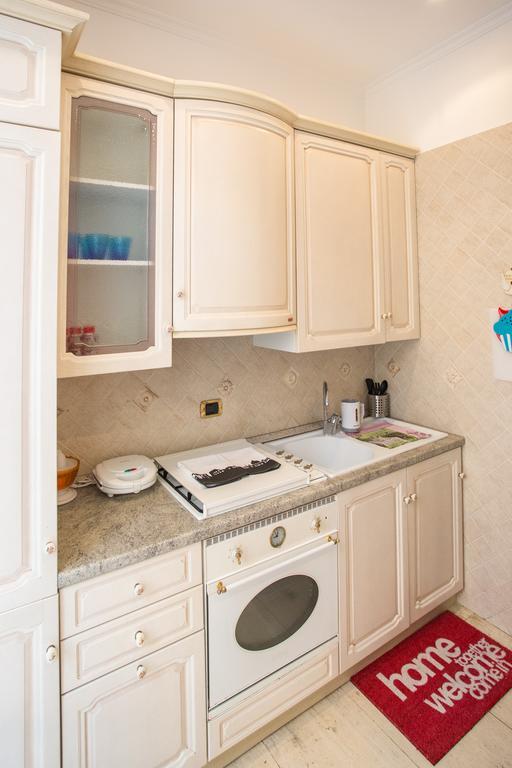 ローマアパルタメント ラ フィネーストラ スー サン ピエトロアパートメント 部屋 写真